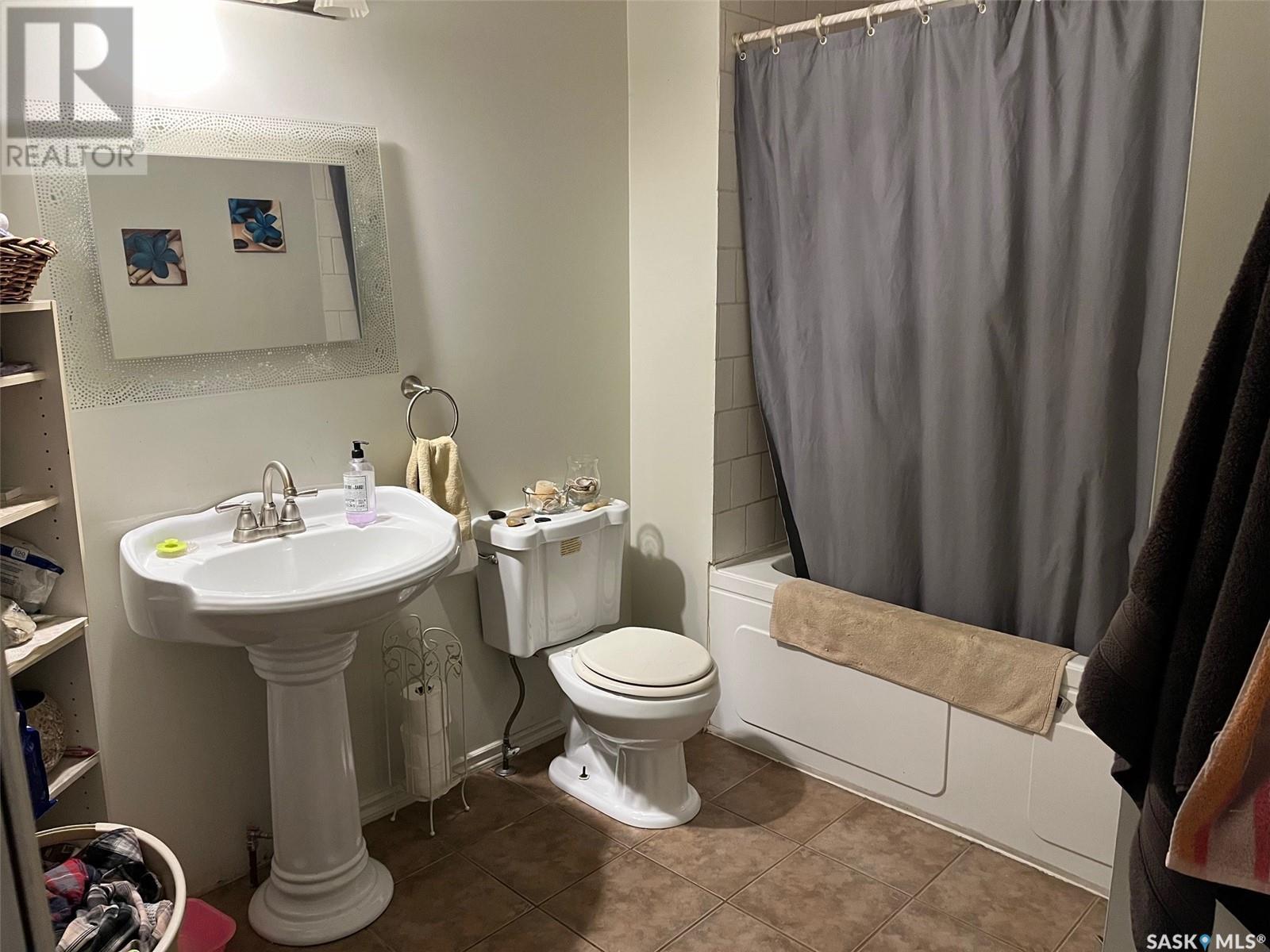 Photo 35 of 738 Bard Crescent N, Regina SK