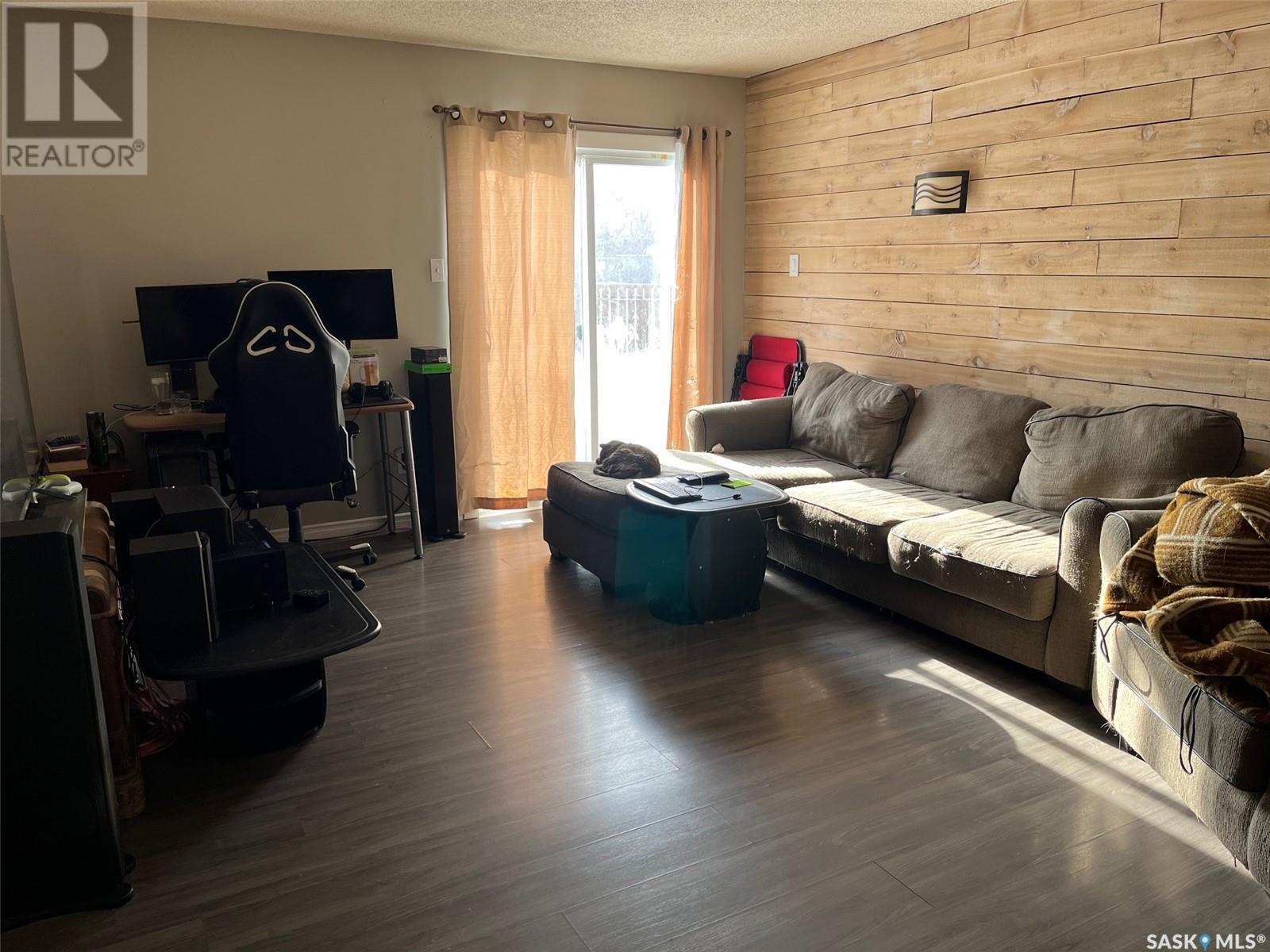 Photo 32 of 738 Bard Crescent N, Regina SK