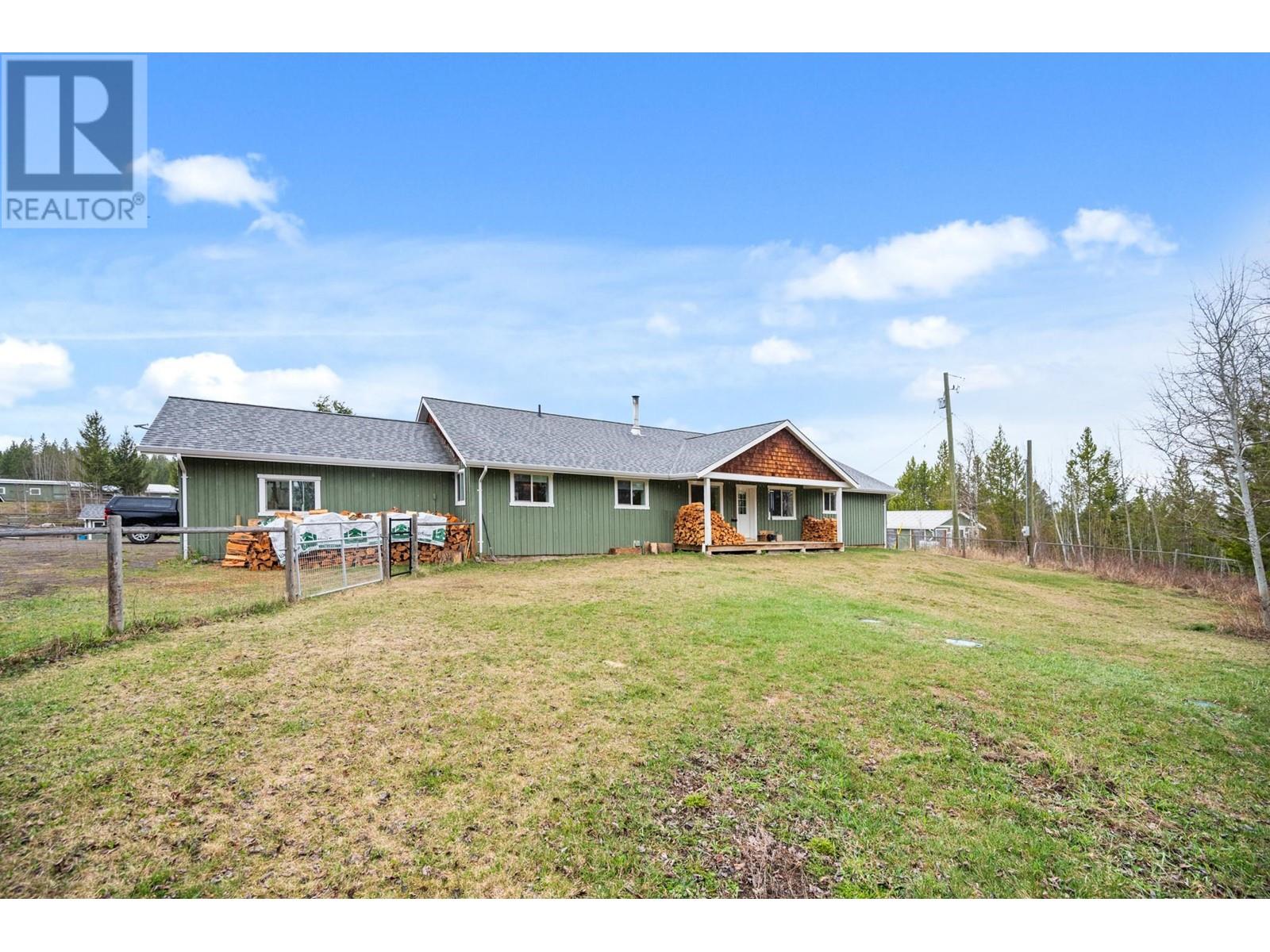 6594 FOOTHILLS ROAD, 100 Mile House