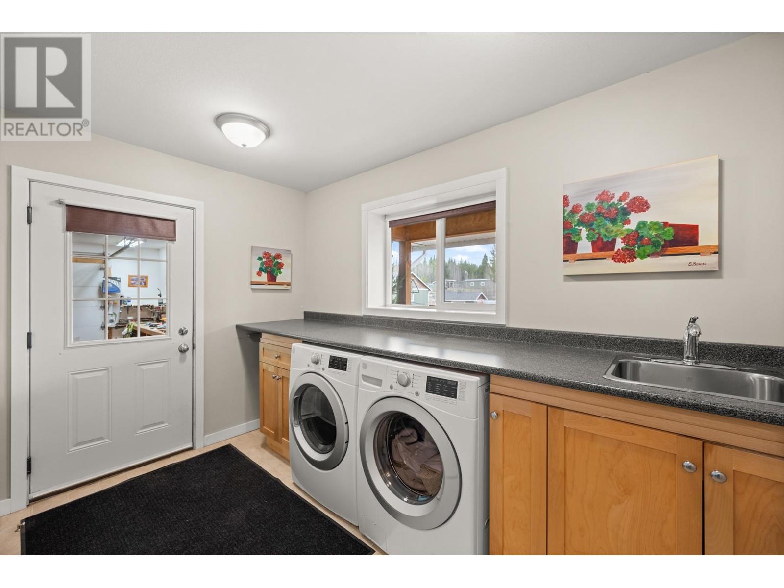 6594 FOOTHILLS ROAD, 100 Mile House