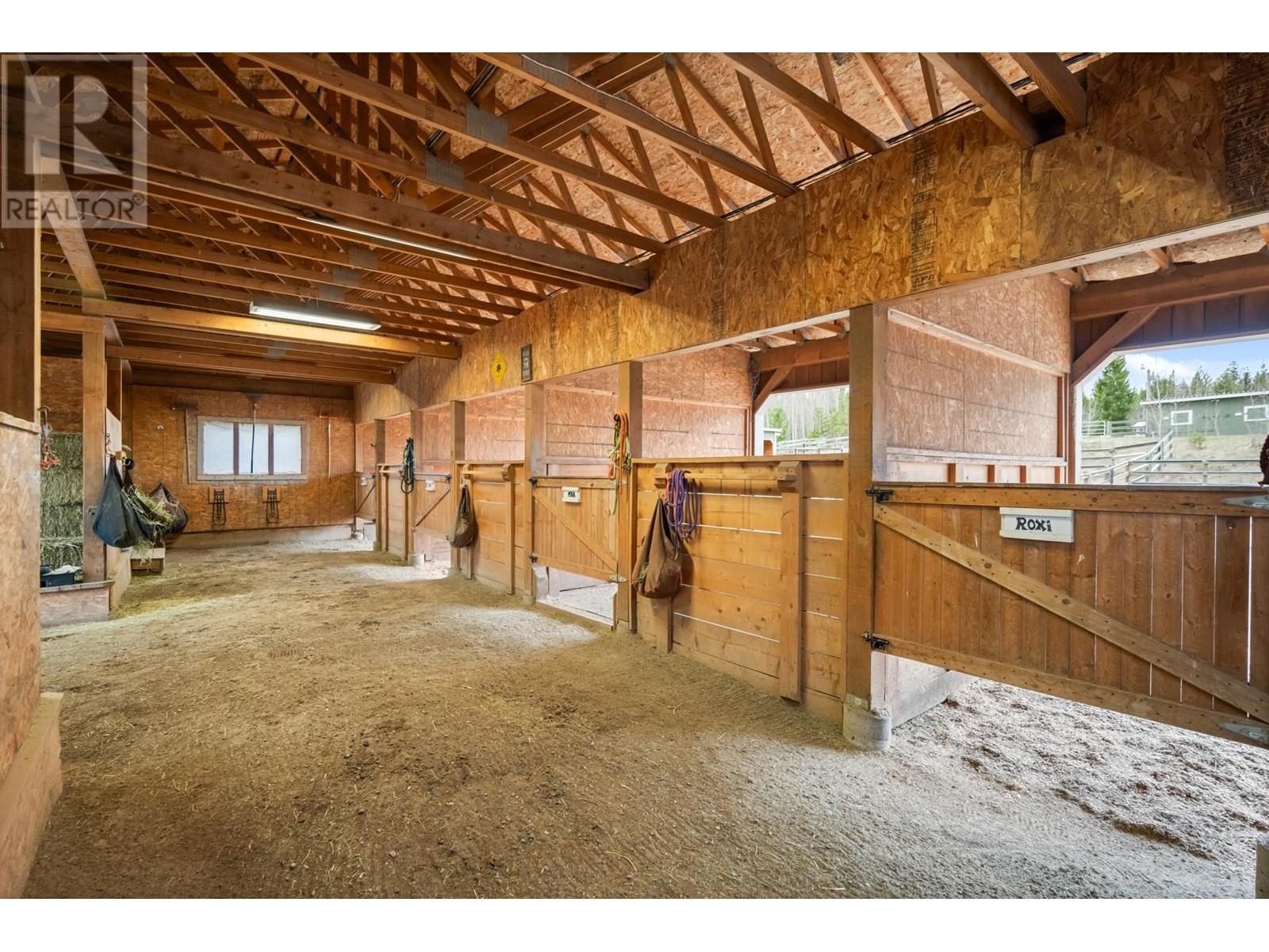 6594 FOOTHILLS ROAD, 100 Mile House