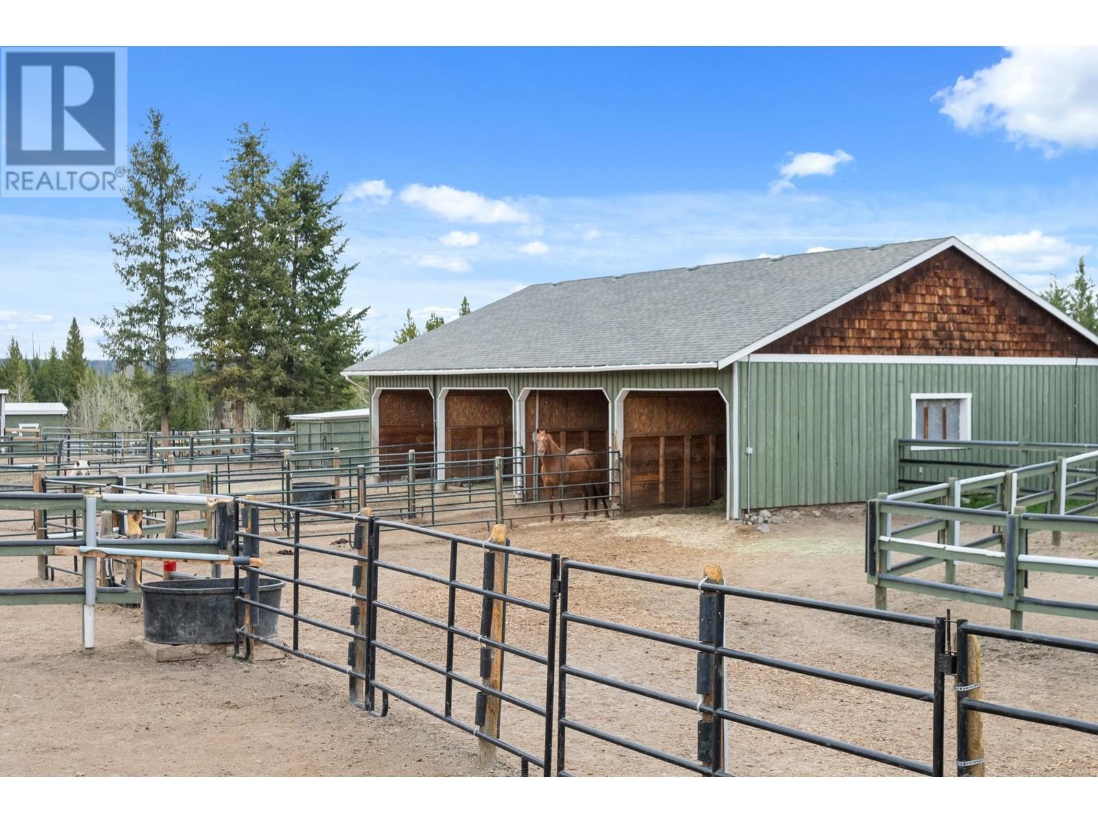 6594 FOOTHILLS ROAD, 100 Mile House