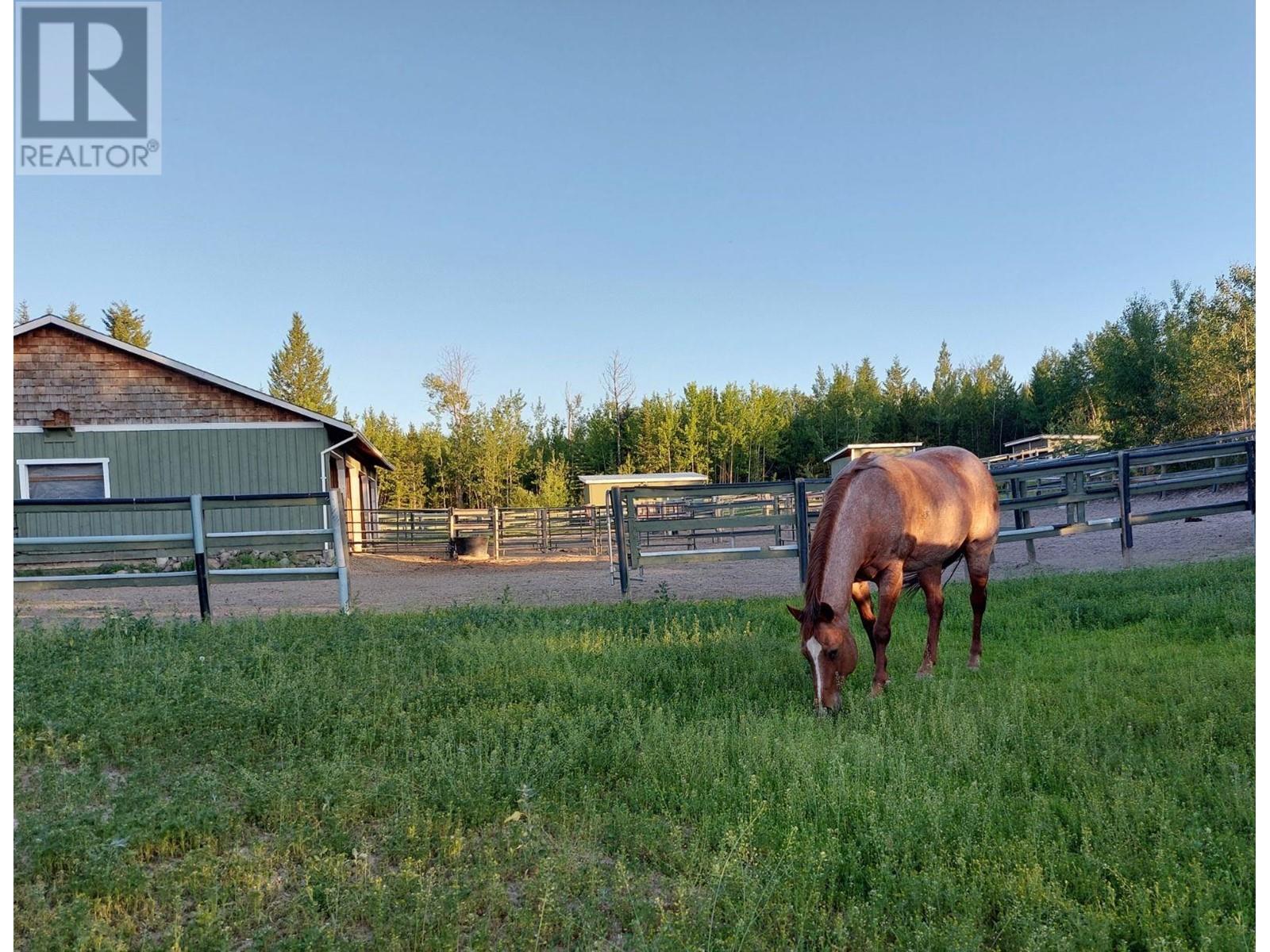 6594 FOOTHILLS ROAD, 100 Mile House