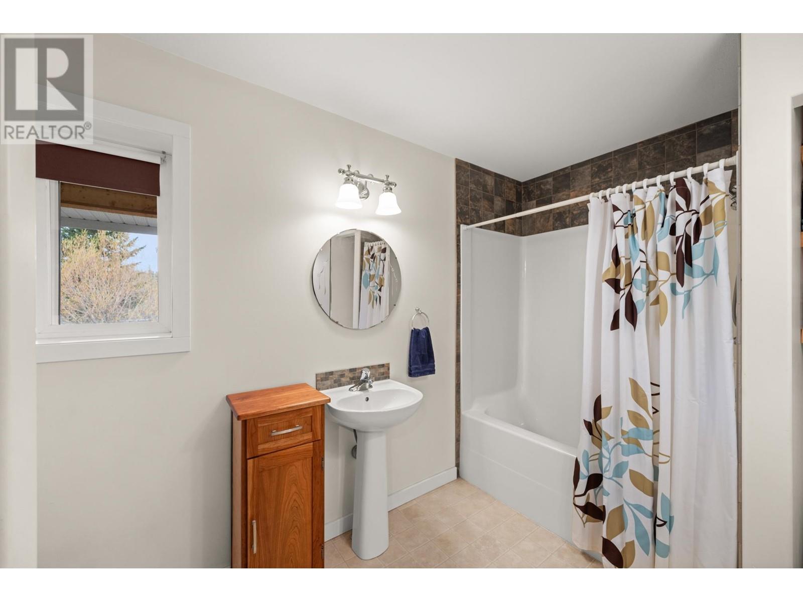 6594 FOOTHILLS ROAD, 100 Mile House