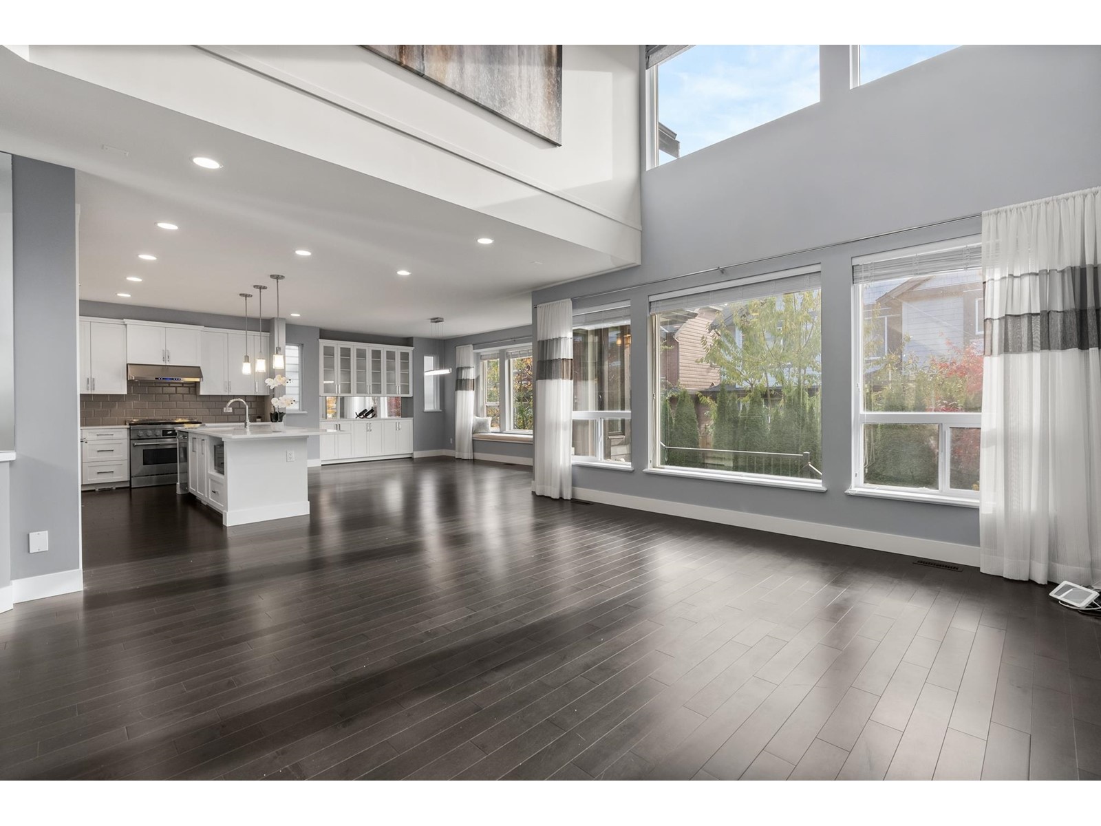 Photo 4 of 16726 18 Avenue, Surrey BC