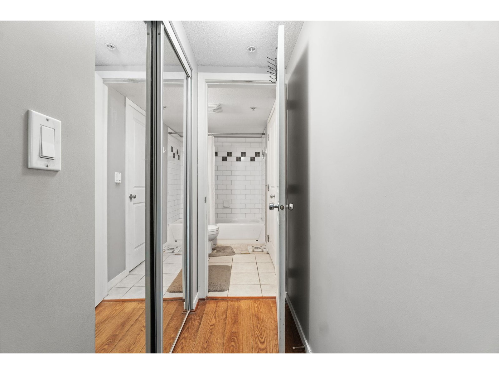 208 10866 CITY PARKWAY, Surrey real estate listing R2994300