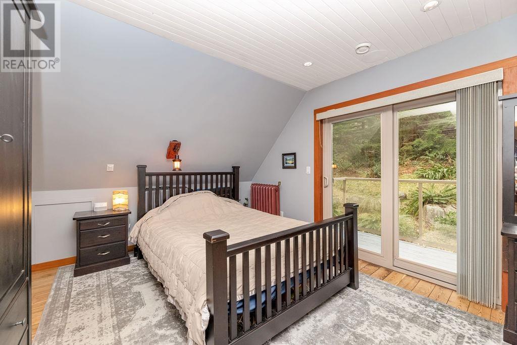 484 SHAWANABE ROAD, Gambier Island