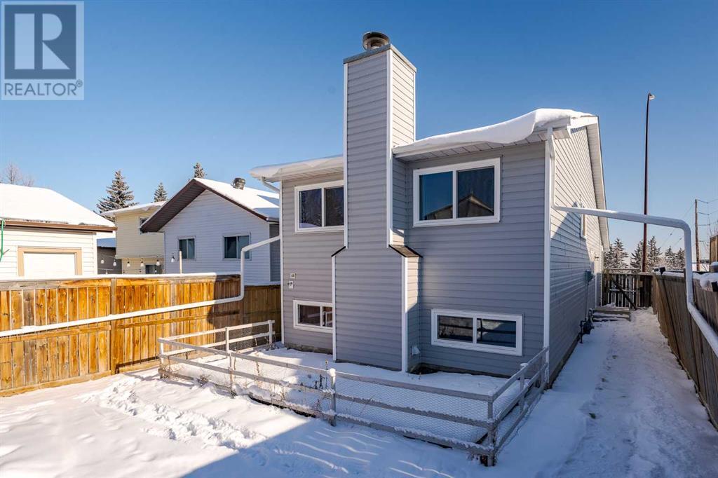Single Family House 4 Level for Sale in  Sandstone Drive NW Sandstone Valley Calgary 