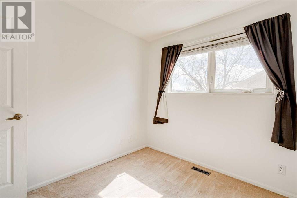 Single Family House Bi-level for Sale in  Rundlelawn Court NE Rundle Calgary 