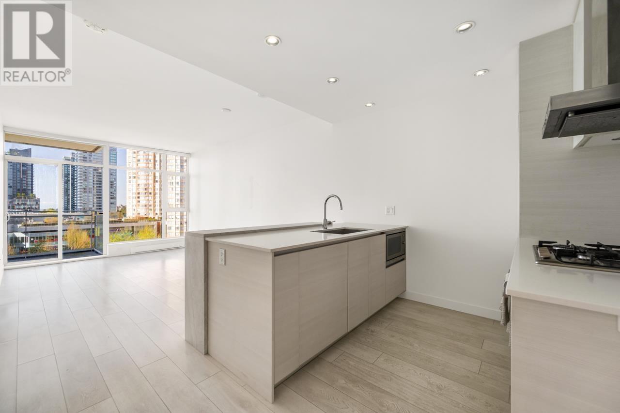 Photo 4 of 805 4670 Assembly Way, Burnaby BC