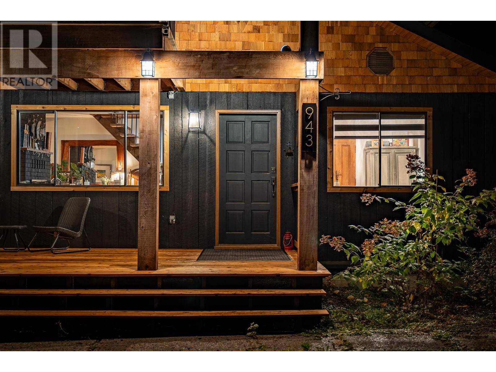 943/937 STEWART ROAD, Gibsons