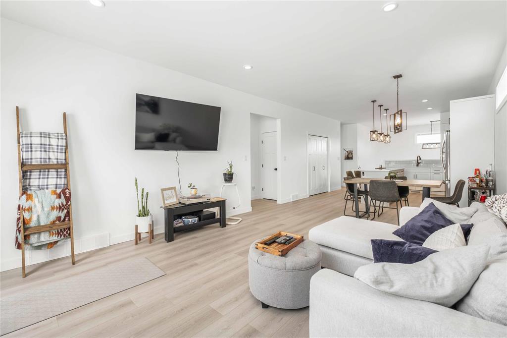 Photo 12 of 13 Gleneagles Street, Niverville MB