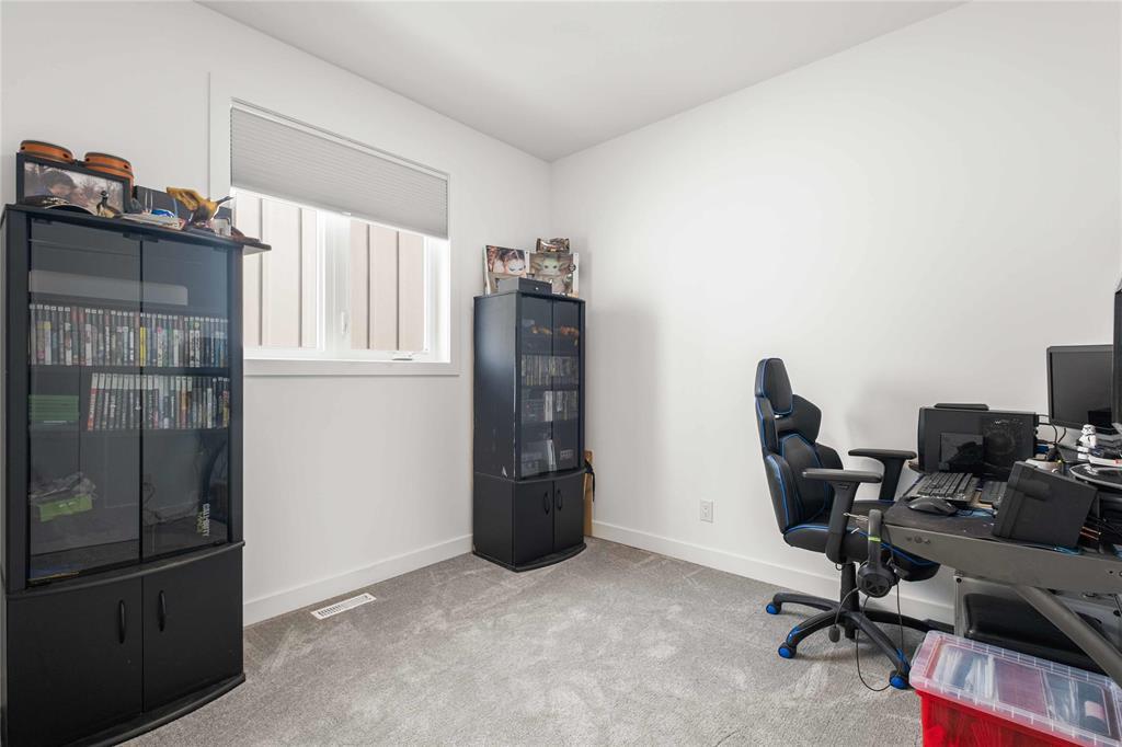 Photo 17 of 13 Gleneagles Street, Niverville MB