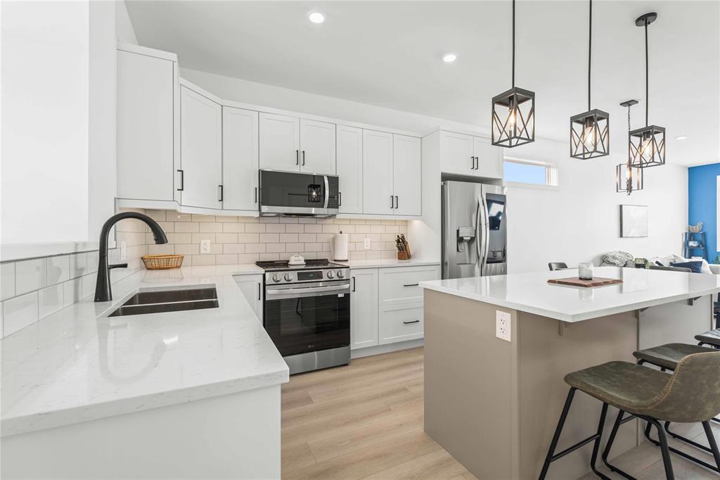 Photo 3 of 13 Gleneagles Street, Niverville MB