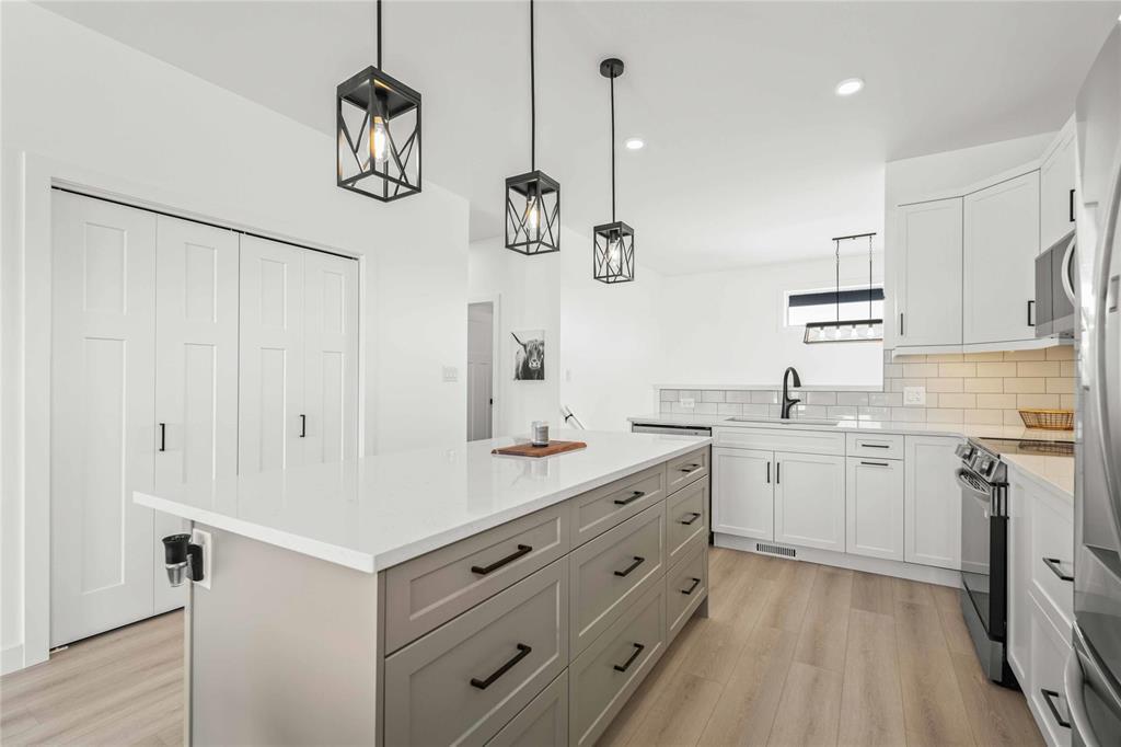Photo 5 of 13 Gleneagles Street, Niverville MB