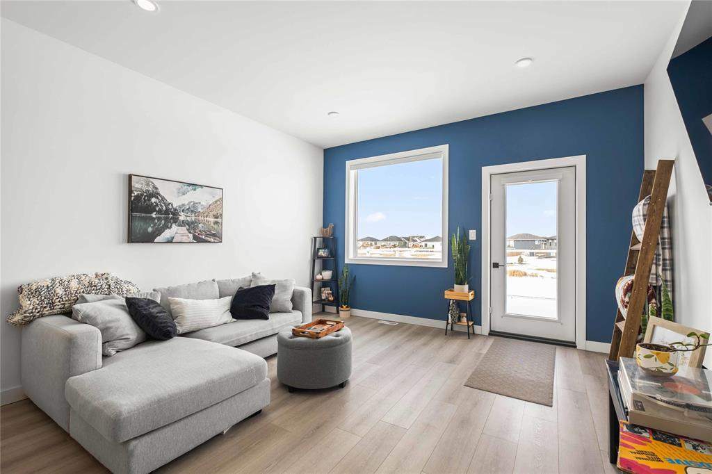 Photo 10 of 13 Gleneagles Street, Niverville MB
