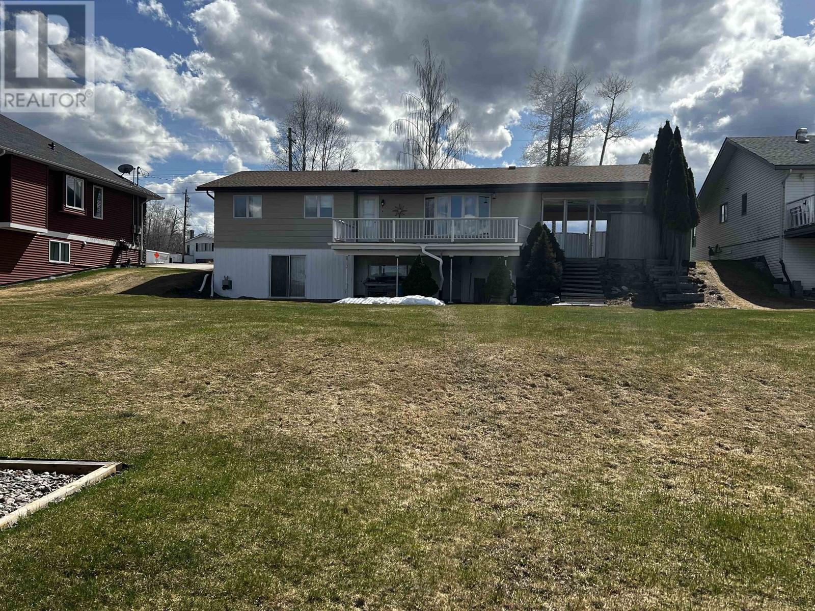 551 SIMON FRASER AVENUE, Fraser Lake