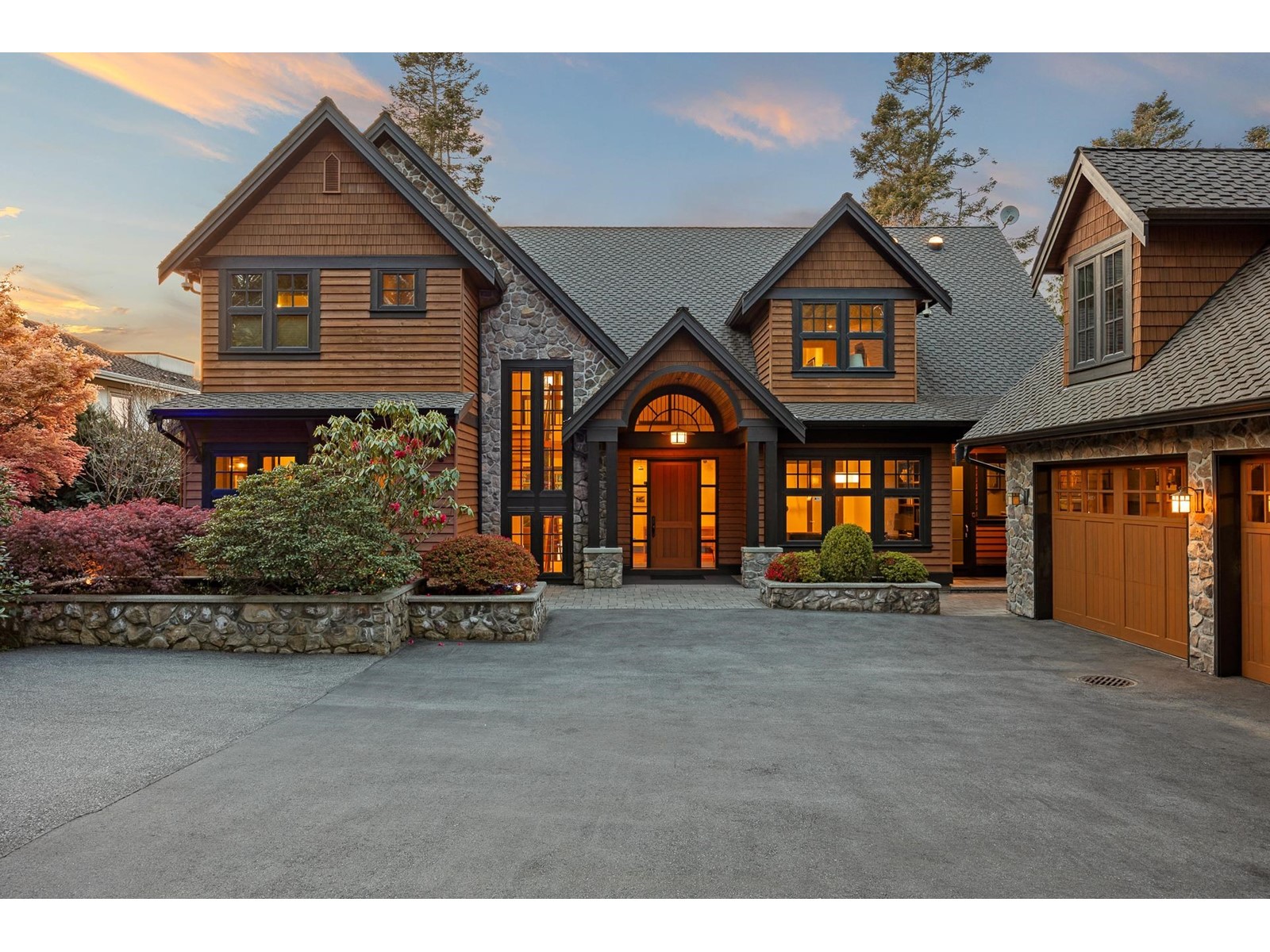 Photo 1 of 2737 Crescent Drive, Surrey BC