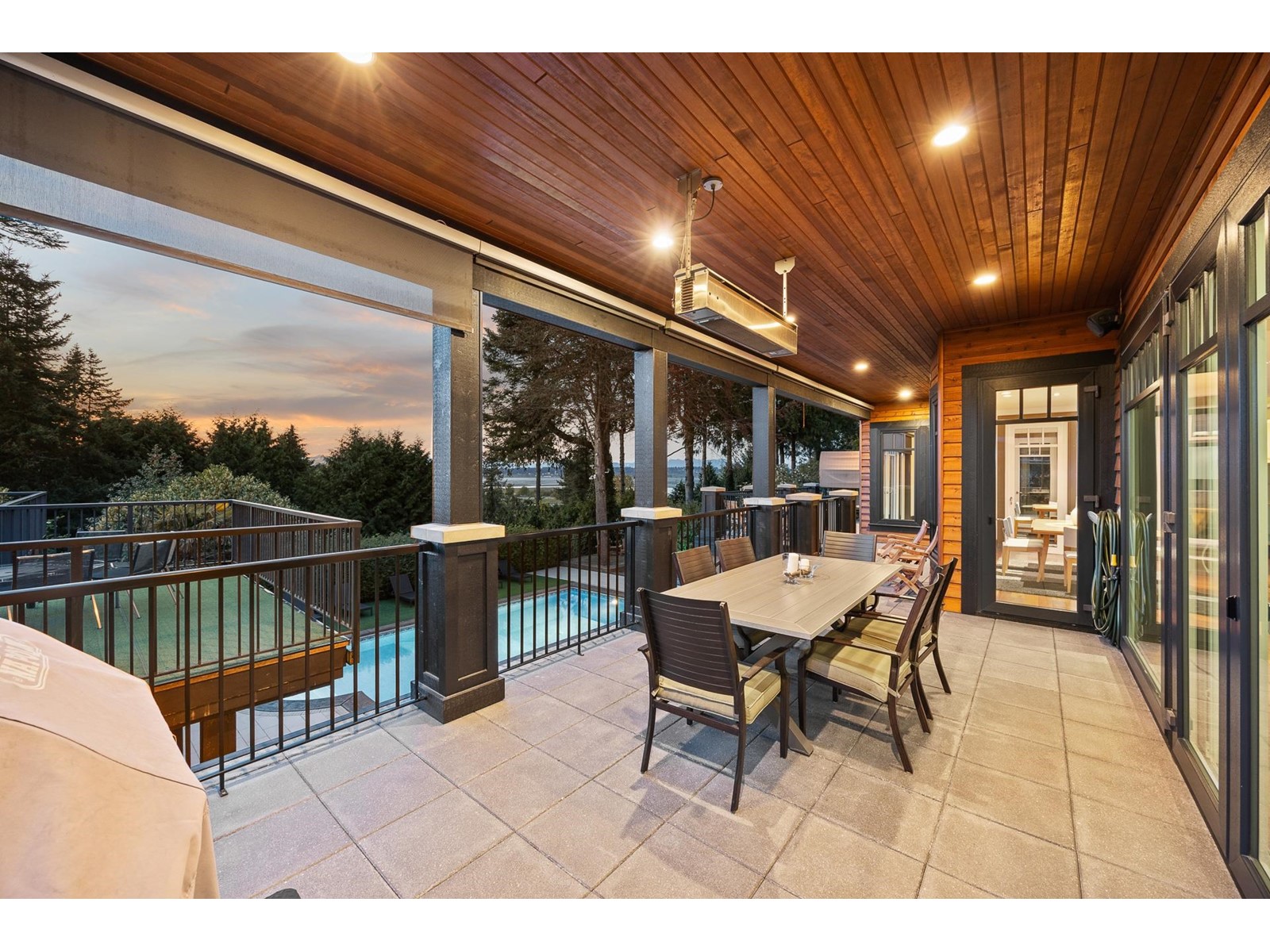 Photo 10 of 2737 Crescent Drive, Surrey BC