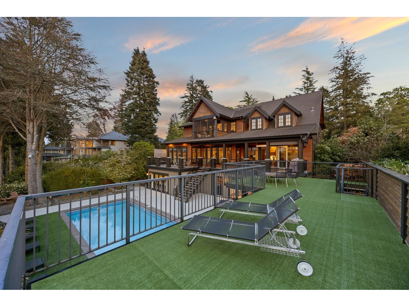 Photo 5 of 2737 Crescent Drive, Surrey BC