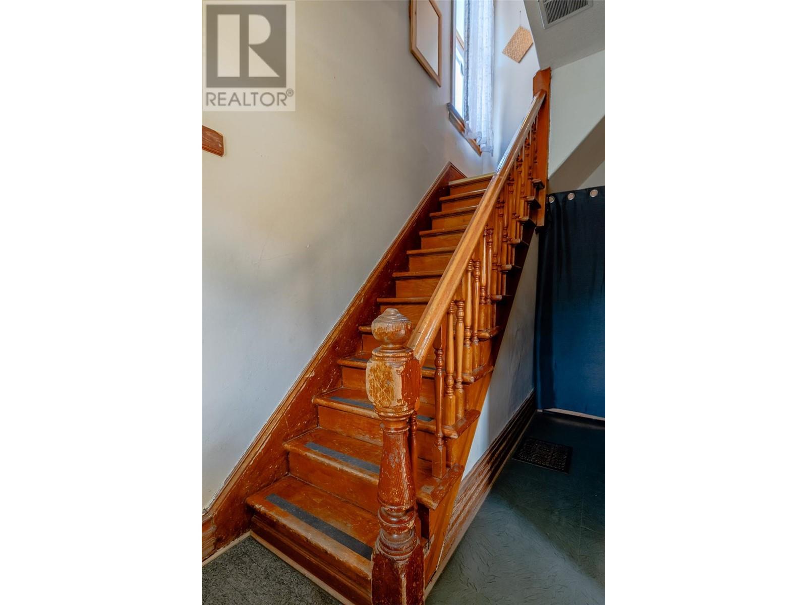 Photo 18 of 717 715 Josephine Street, Nelson BC