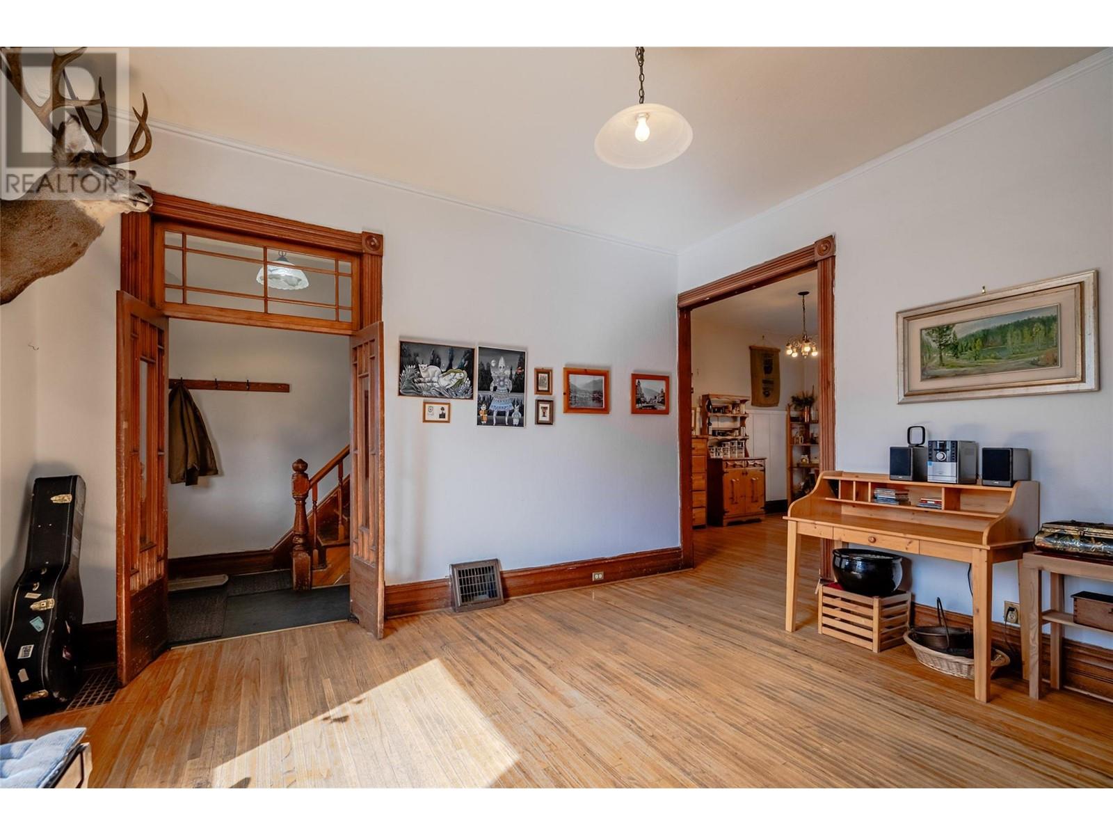 Photo 5 of 717 715 Josephine Street, Nelson BC