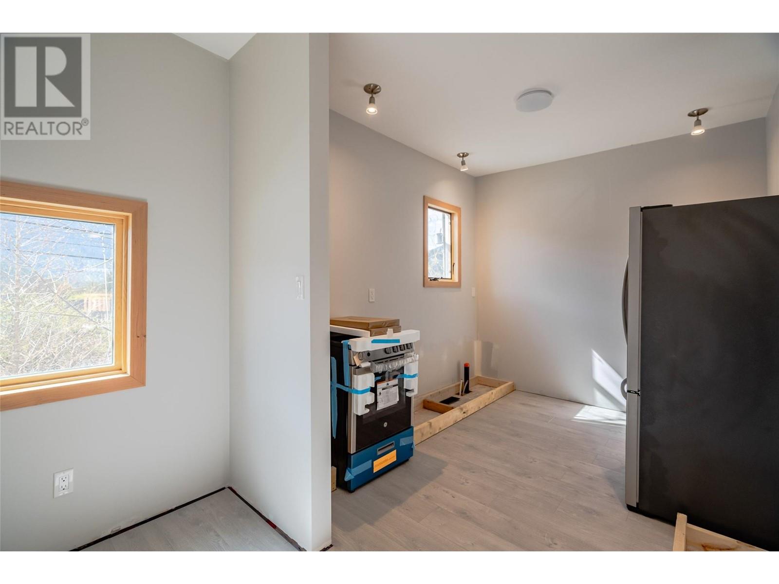 Photo 16 of 717 715 Josephine Street, Nelson BC