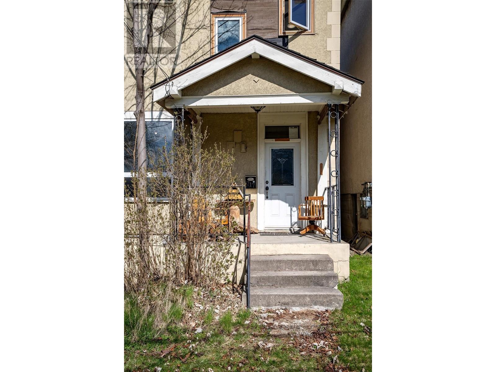 Photo 6 of 717 715 Josephine Street, Nelson BC