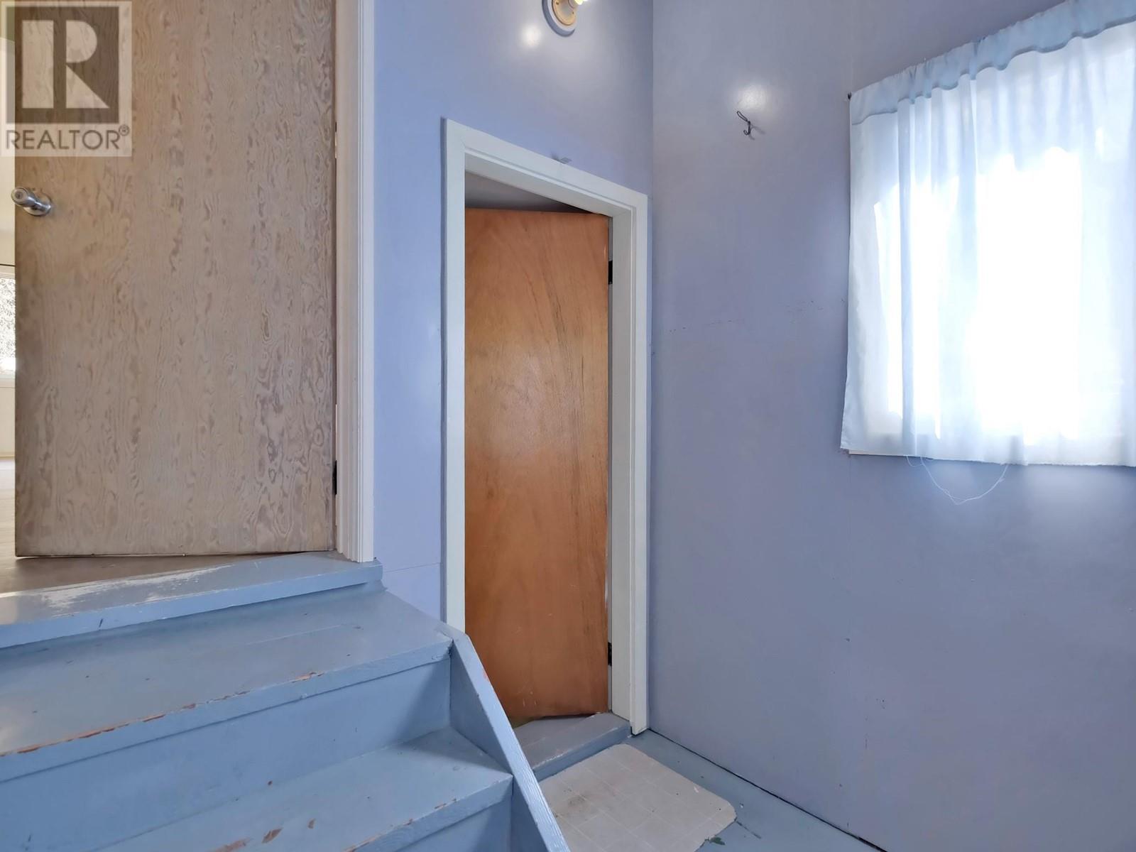 6016 Joy Avenue, Summerland