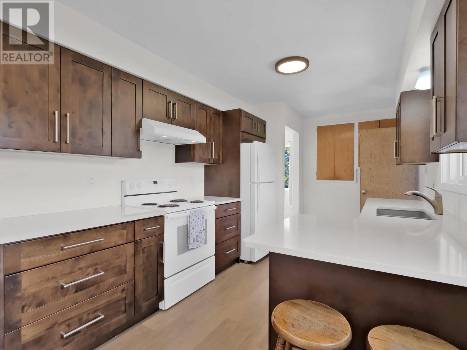 6016 Joy Avenue, Summerland