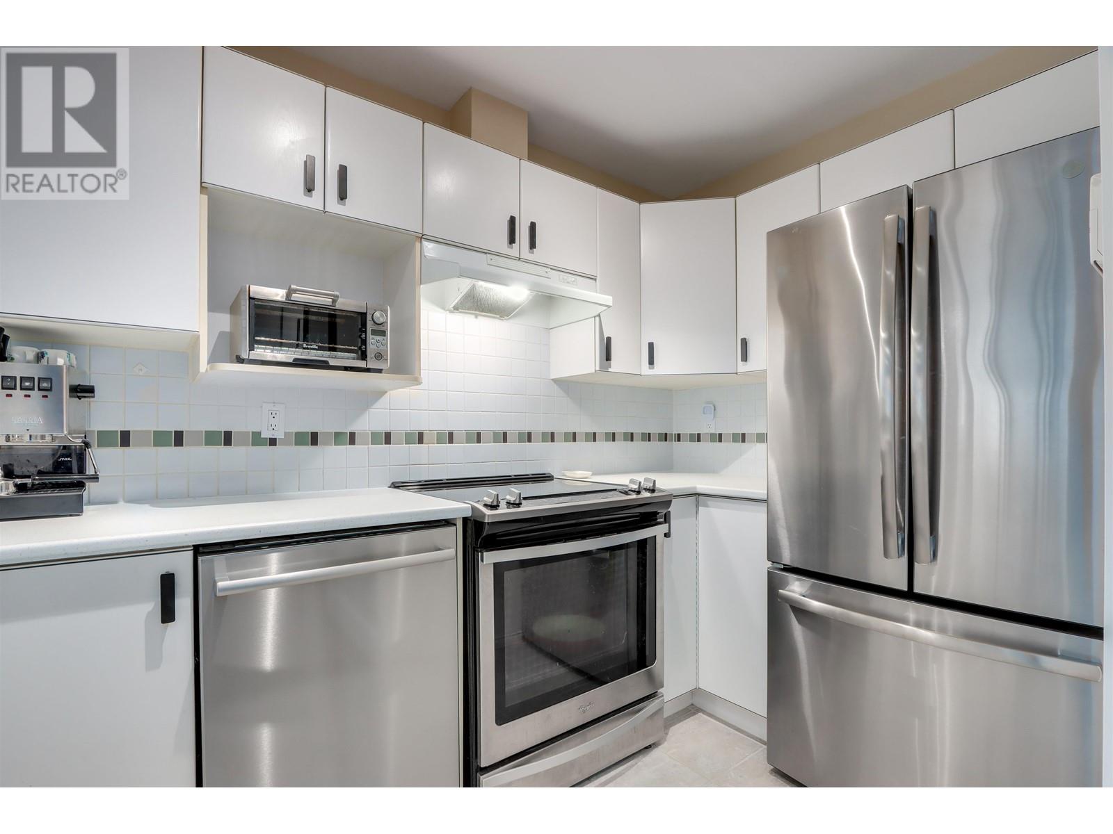 105 175 E 10TH STREET, North Vancouver real estate listing R2993977
