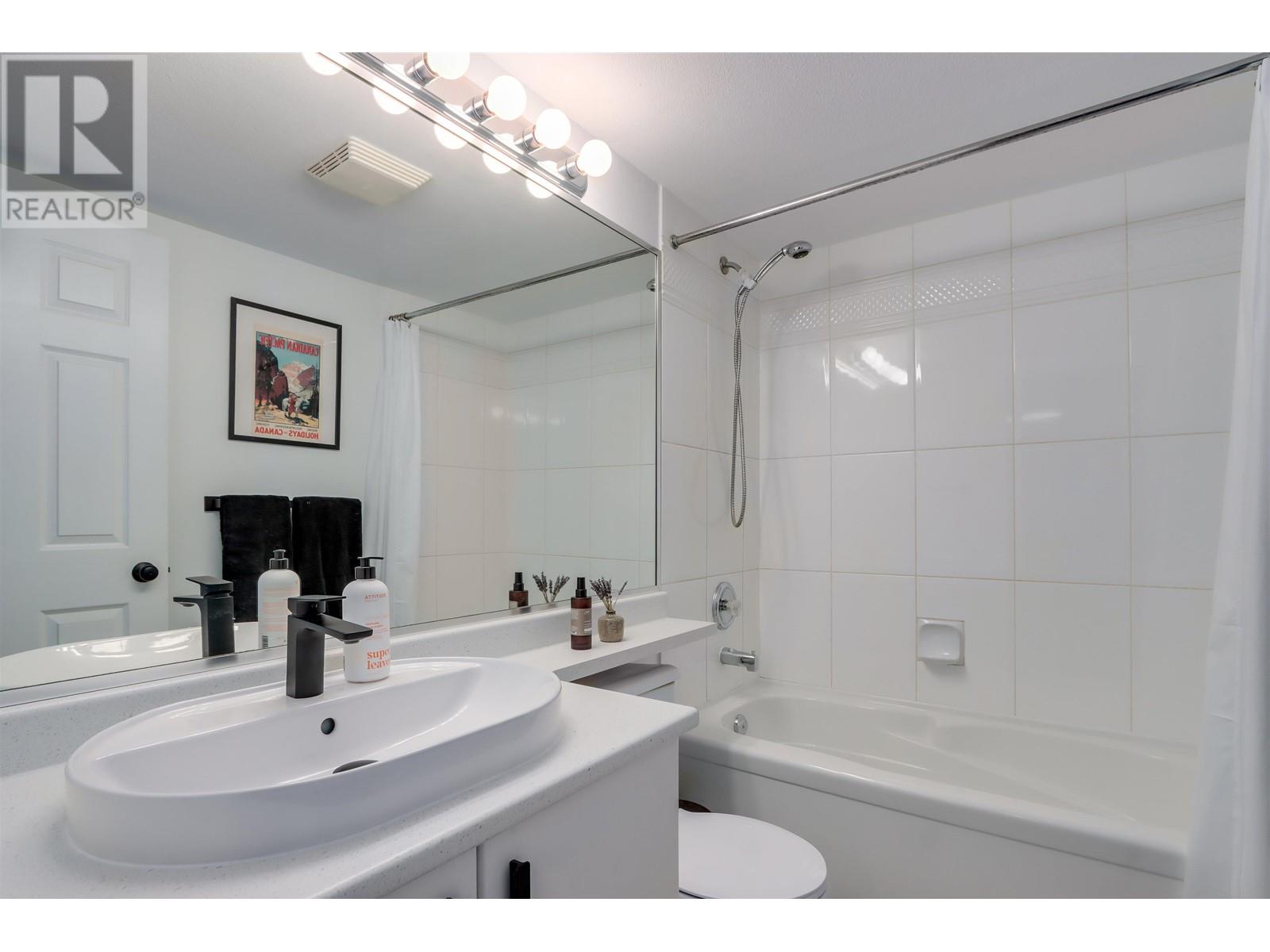 105 175 E 10TH STREET, North Vancouver real estate listing R2993977