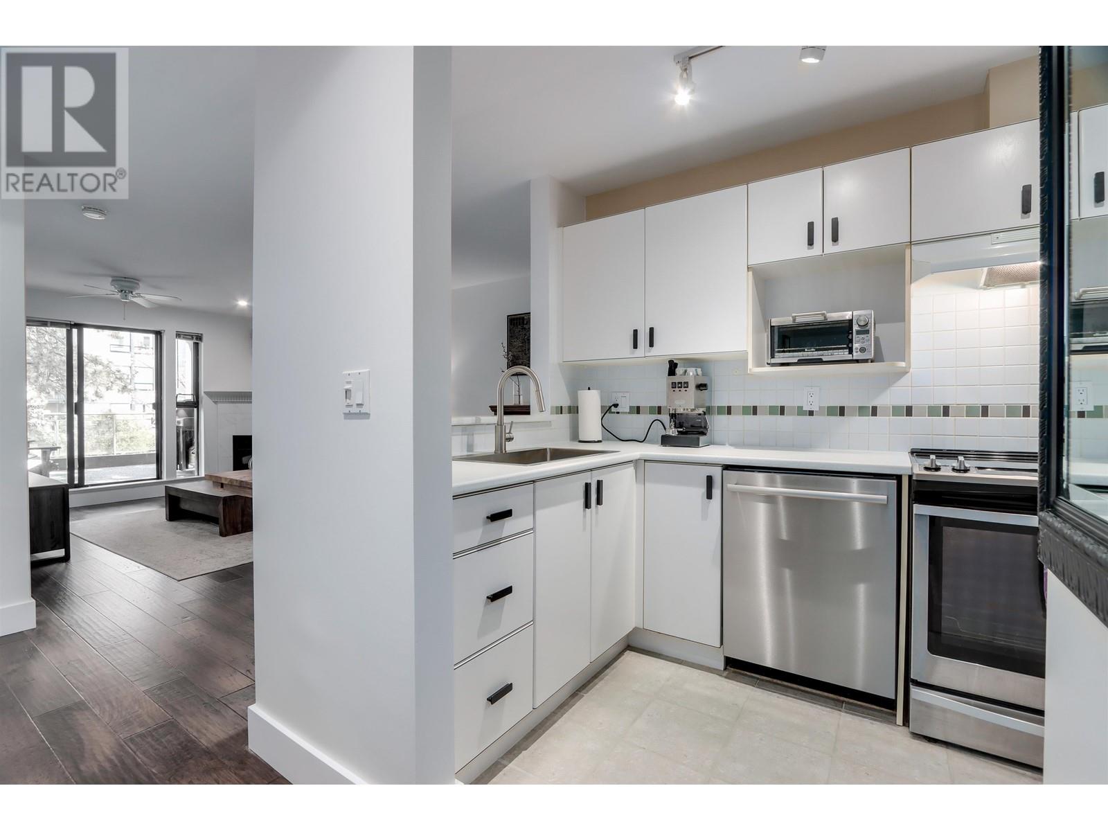 105 175 E 10TH STREET, North Vancouver real estate listing R2993977