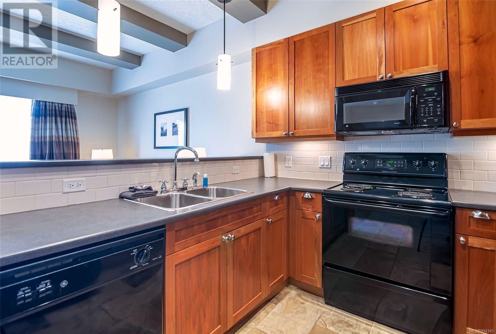 122/124C 1376 Lynburne Pl, Langford