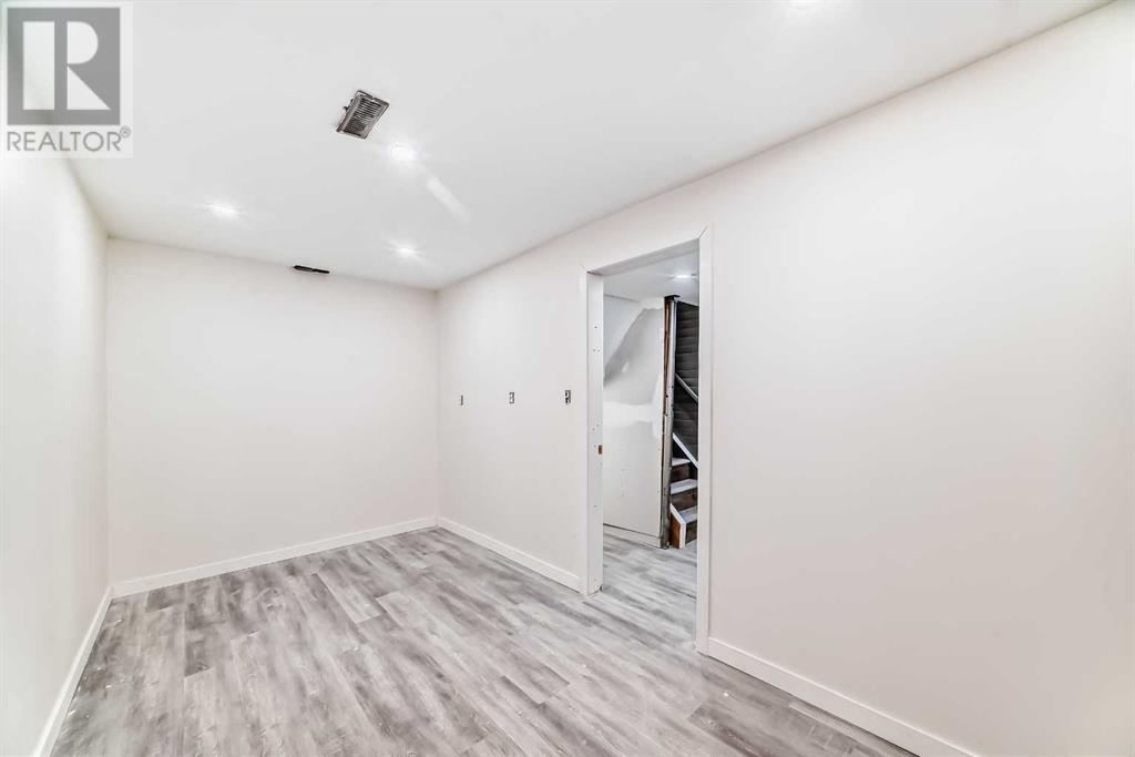 Single Family House for Sale in  Falmere Way NE Falconridge Calgary 