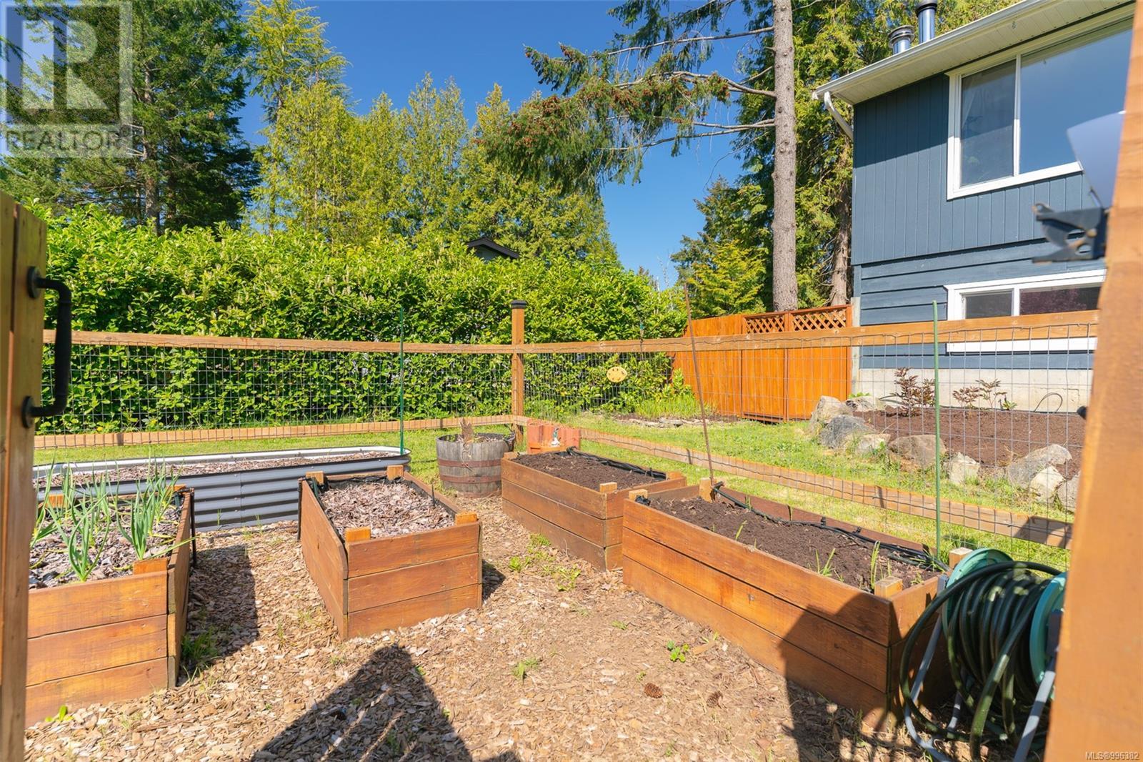 7458 Elizabeth Way, Lantzville