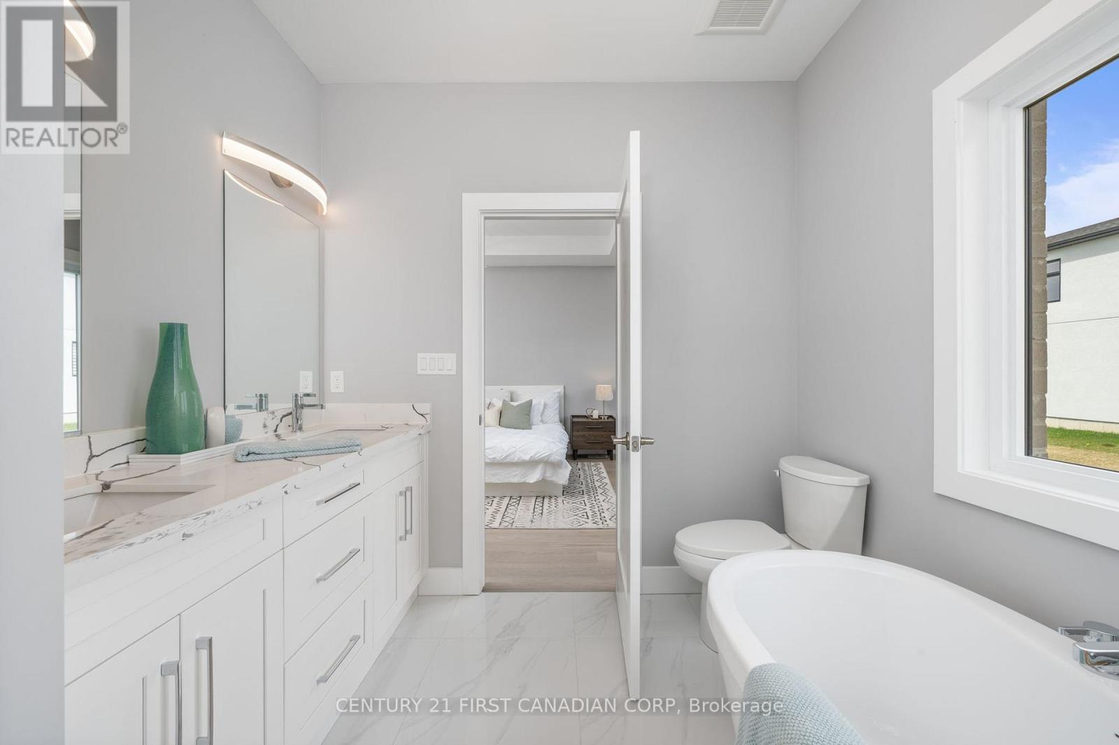 Photo 31 of 261 Stathis Boulevard, Sarnia ON