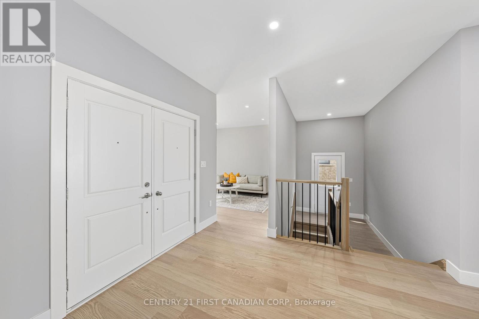Photo 2 of 261 Stathis Boulevard, Sarnia ON