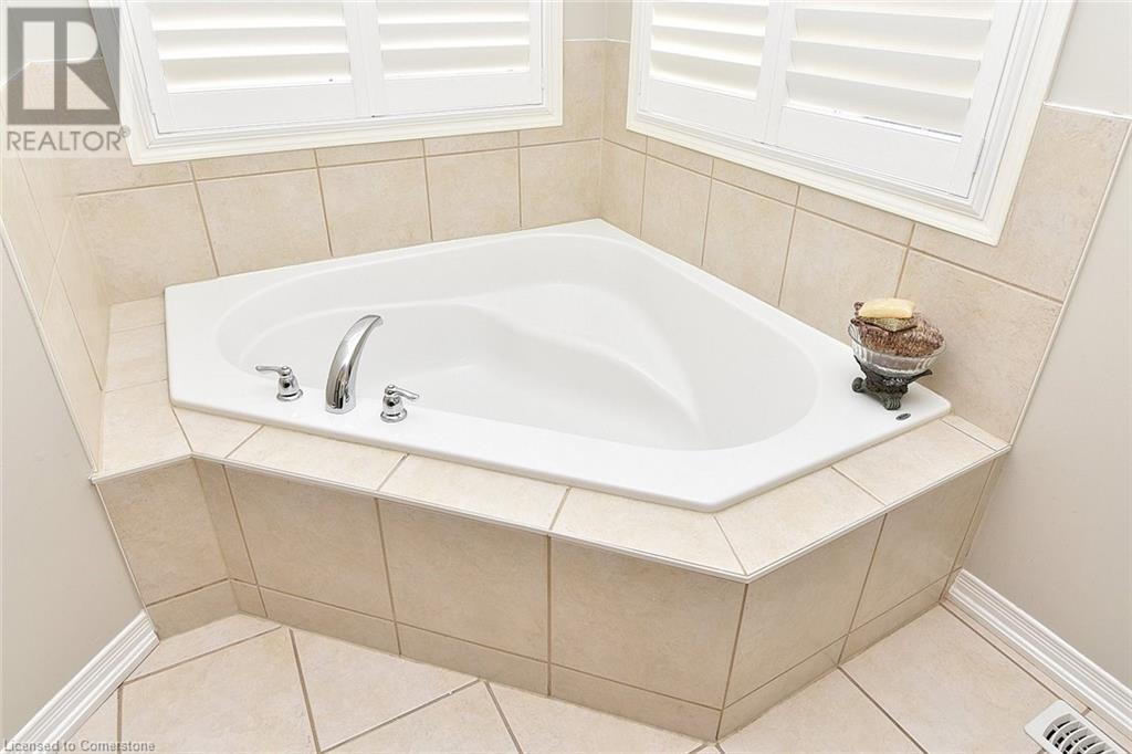 Photo 21 of 3321 Steeplechase Drive, Burlington ON
