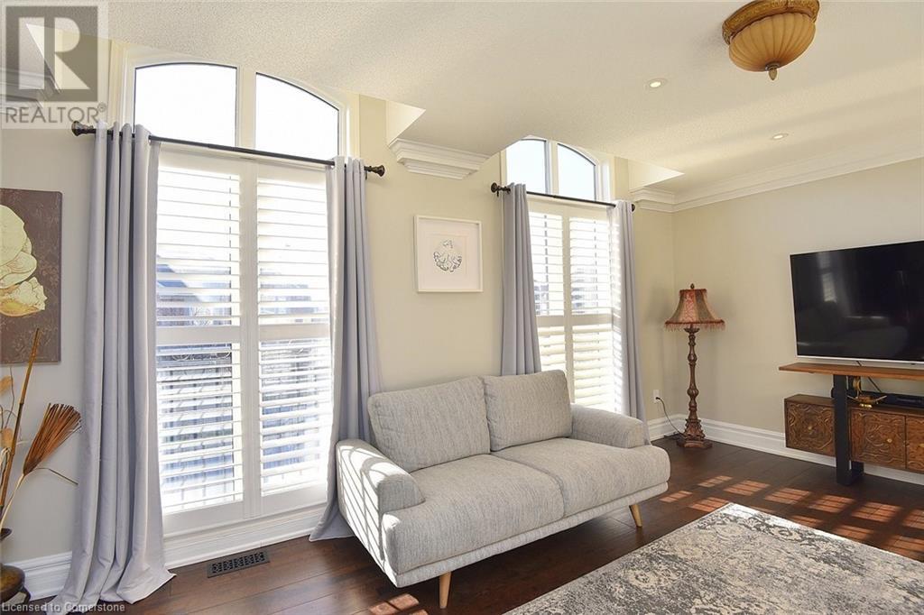 Photo 31 of 3321 Steeplechase Drive, Burlington ON