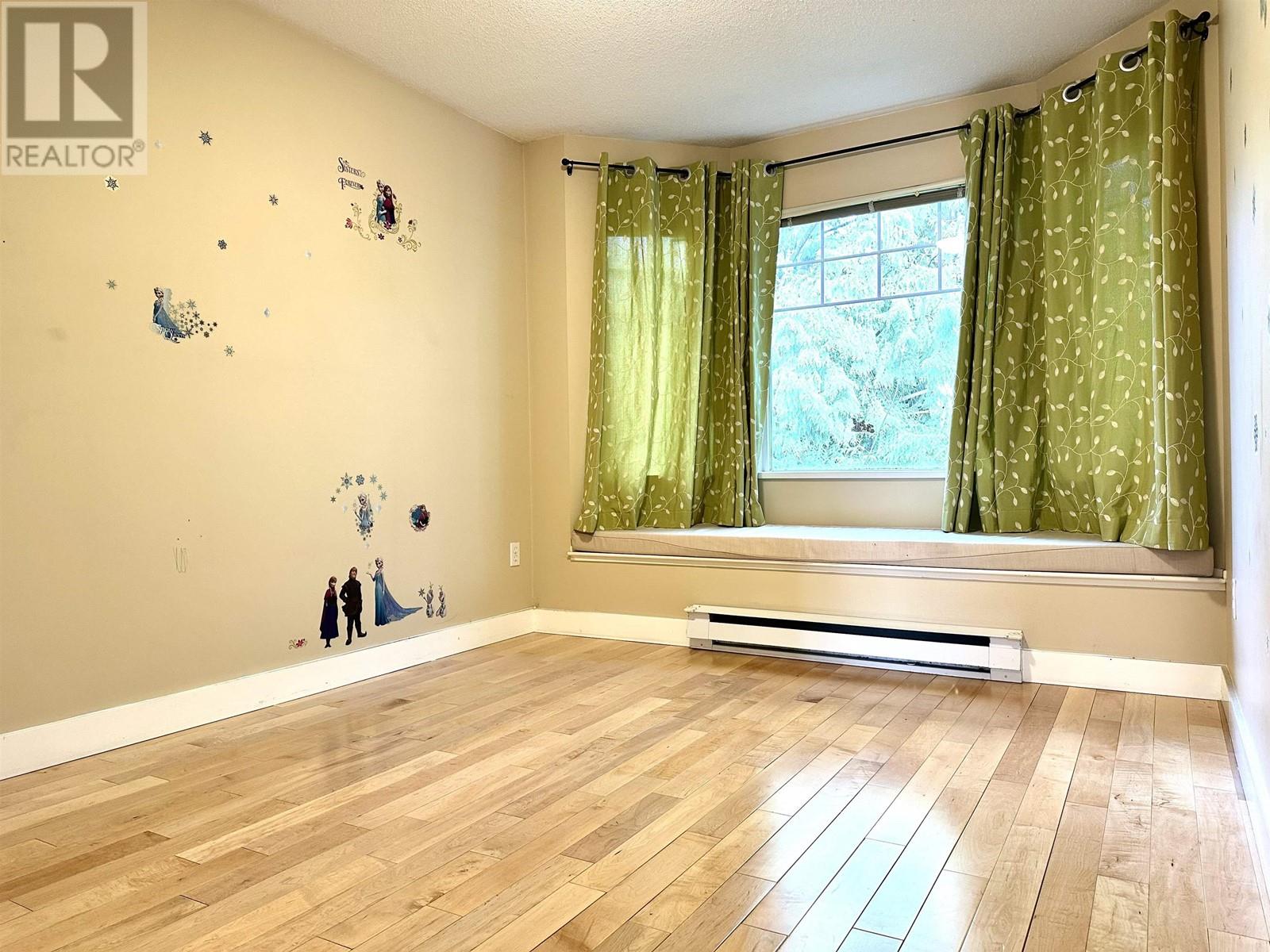 Photo 11 of 26 7500 Cumberland Street, Burnaby BC