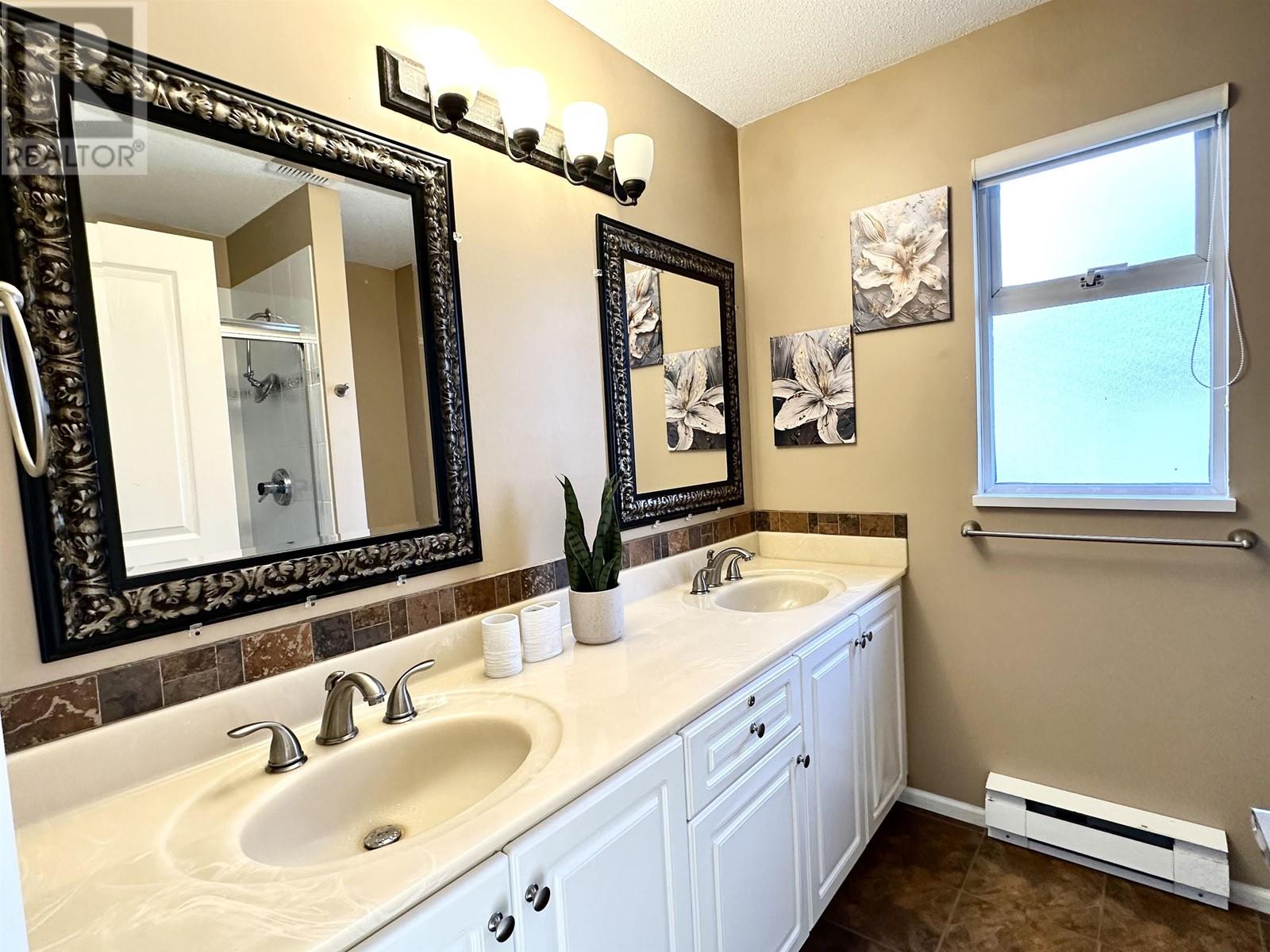 Photo 13 of 26 7500 Cumberland Street, Burnaby BC