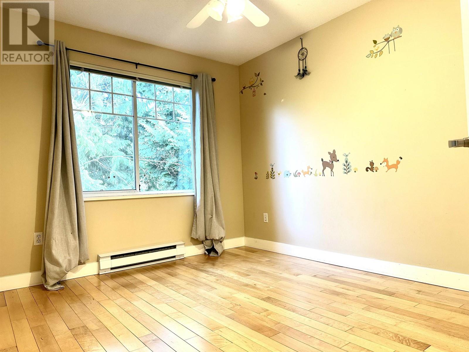 Photo 12 of 26 7500 Cumberland Street, Burnaby BC