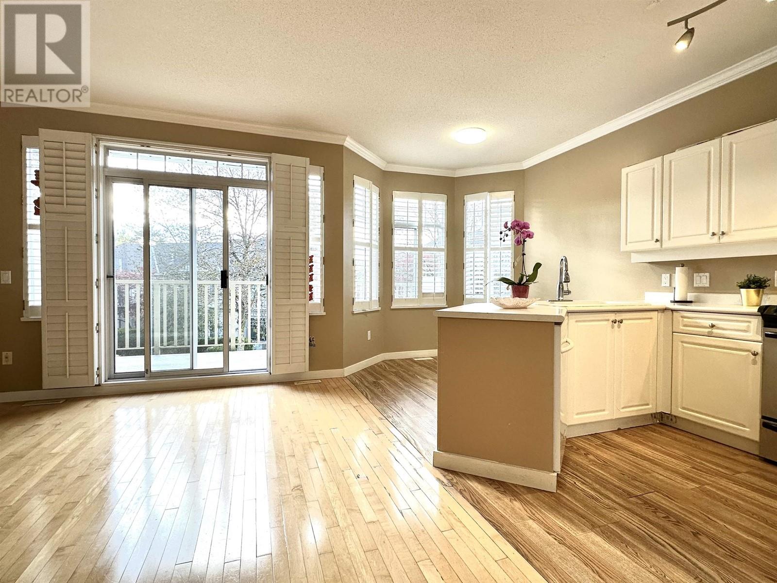 Photo 6 of 26 7500 Cumberland Street, Burnaby BC