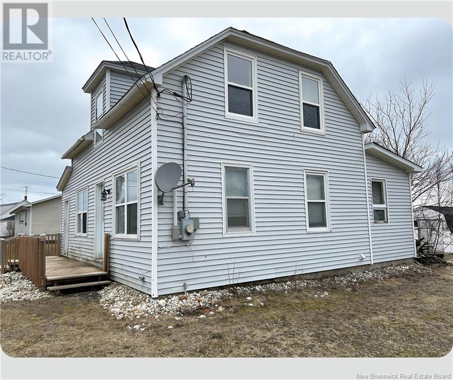 Photo 2 of 374 Georges Est, Tracadie NB