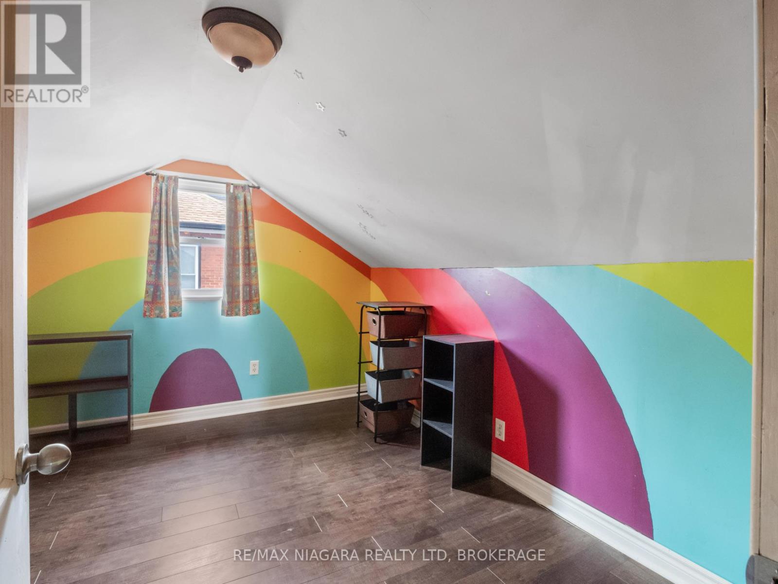 Photo 13 of 215 Phipps Street, Fort Erie ON