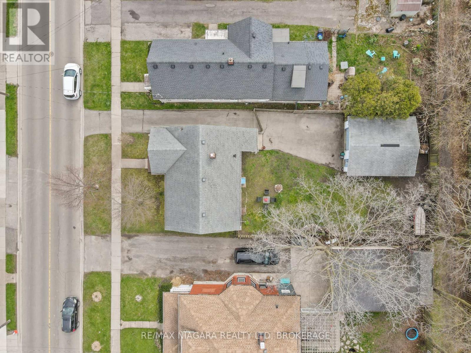 Photo 7 of 215 Phipps Street, Fort Erie ON