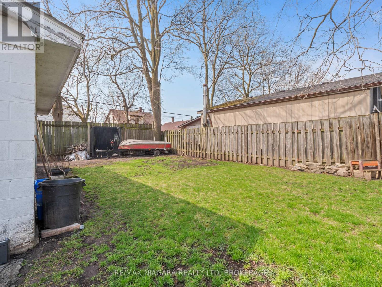 Photo 16 of 215 Phipps Street, Fort Erie ON