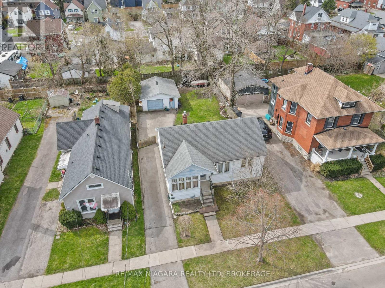 Photo 24 of 215 Phipps Street, Fort Erie ON