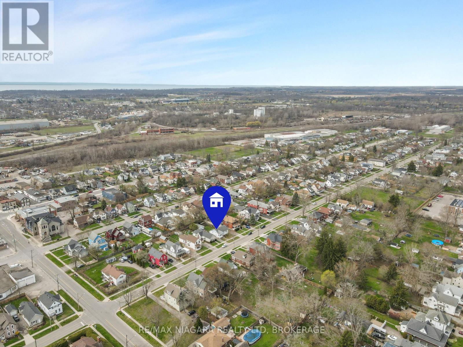 Photo 3 of 215 Phipps Street, Fort Erie ON